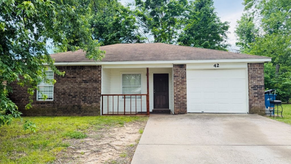 Unbeatable Bentonville location! Walk out your back door to 8th Street Market, the Momentary, and the new Walmart campus. This 2-bedroom, 1 full bath home features a spacious and functional layout with hard surface flooring throughout—no carpet! A bus stop is just steps away for added convenience. Pets are negotiable, and smoking is negotiable. Open to short-term lease as well as month-to-month options. LOCATION, LOCATION, LOCATION!!!!!!!