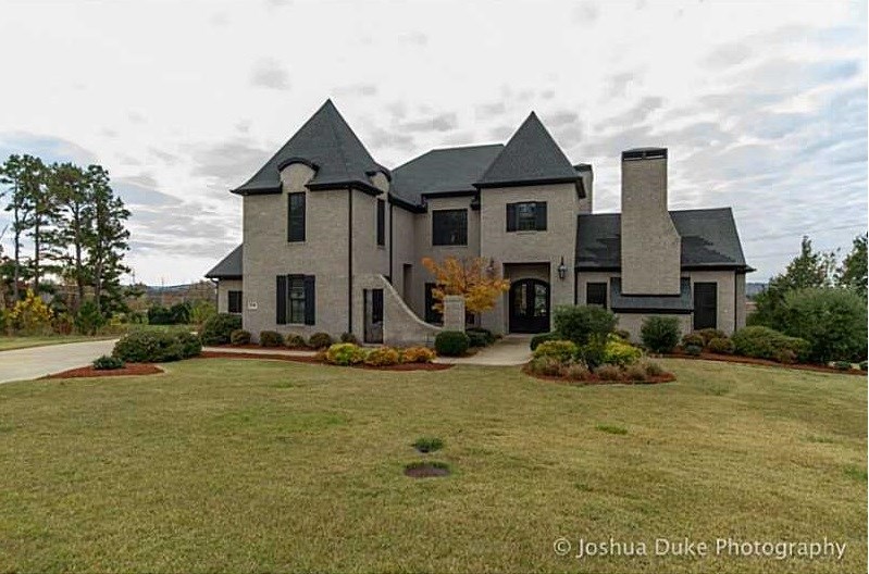 Lovely home in East Fayetteville. 4 bedroom, 3.5 baths with amazing view. Hardwood floors, towering ceilings, great closets & tons of space! Must see!!