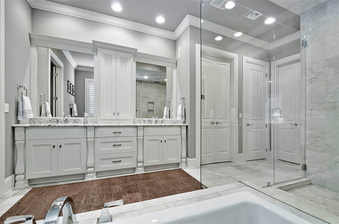 BENTONVILLE SCHOOLS or Rogers Schools in Prestigious Pinnacle Subdivision- w/this unique property you decide! This GORGEOUS 5 bedroom, 5 bath home built in 2014 offers Luxuriously spacious hallways, soaring ceilings, chic designer lighting, Wolf appliances, stunning oversized kitchen island, custom cabinetry & spectacular granite! Every bedroom has its own bath. Media Room features a fabulous wet bar w/refrigerator & 110 inch media projector system! Flat, lushly landscaped backyard & lovely