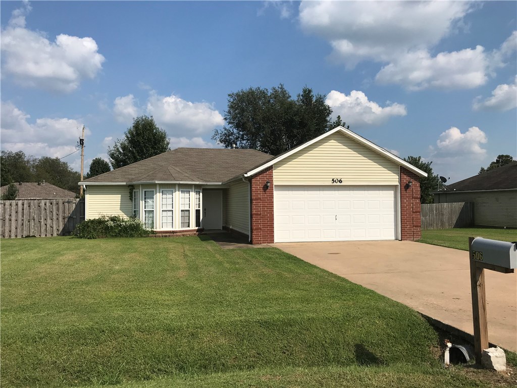 Beautifully remodeled 3 bedroom 2 bath home. The split floor plan makes the master suite feel nice and private. Eat in kitchen has large dinning nook and ample counter and cabinet space. Large laundry / mud room from the garage helps keep the mess out of the rest of the house.