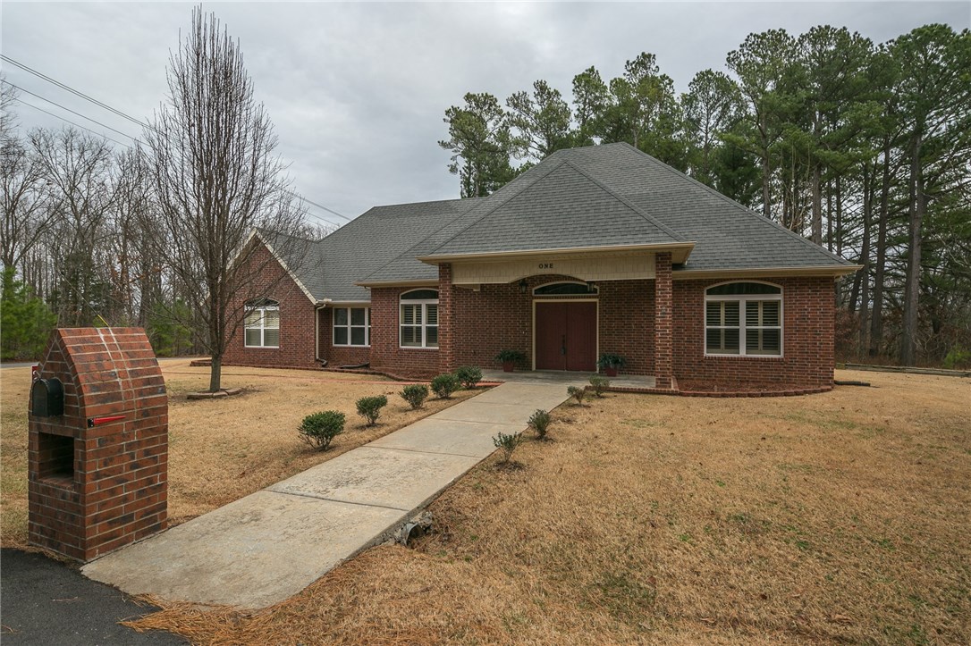 Truly a "WOW" house!  Welcome to 1 Fairlie Lane.  Situated on approximately 3/4 of an acre of LEVEL property, this home features a flat driveway to a THREE car garage.  Soaring ceilings, beautiful stone look ceramic tile flooring, granite counters and a split bedroom plan.  The master suite boasts one of the most amazing closets I've seen in Bella Vista...with a dressing area. Formal dining plus an additional eating area.  This is a dream home! Lots 3 and 4.  Total POA dues $40 per month.