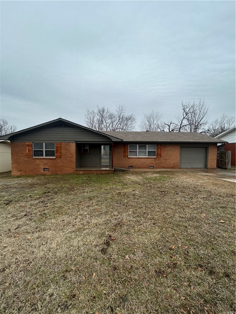 Gem in the heart of Bentonville! Exactly ONE MILE to the Wal-mart Home Office or the Bentonville square! Completely remodeled 3 Bd, 2 Ba home nestled on large .31 acre lot. Granite counters and bright white cabinets in kitchen with ALL appliances including washer/dryer. Bathrooms completely remodeled with granite counters and artistically tiled showers. Exterior features new roof, gutters, freshly painted siding and new shutters. Neutral, clean and modern! Heated & cooled garage.