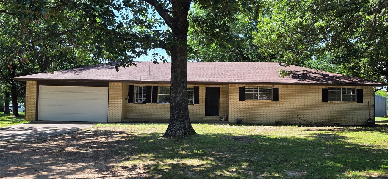 Spacious yard with plenty of shade! Convenient location between Prairie Grove and Farmington and just 5.5 miles to I-49. This home is a large 4BR/2.5BA with two separate living areas.