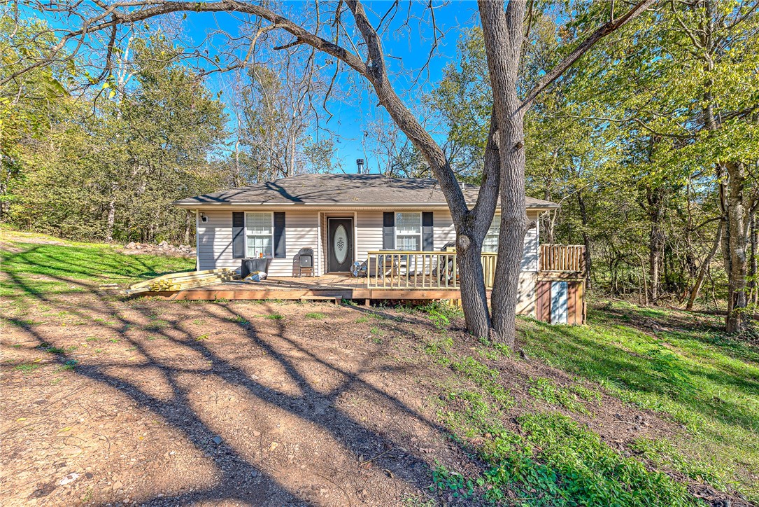 Cute 3 bedroom 2 bath home on one acre. Great starter home or investment property. Located in an established area close to schools and shopping.