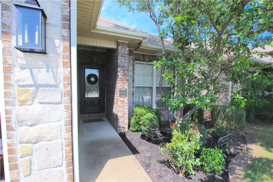 Shadow Valley Twnhms Ph 1 Rogers - Residential