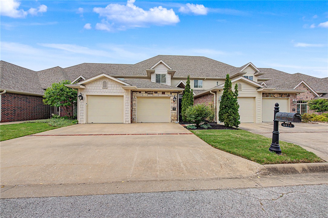 Beautiful 3-bedroom, 3-bath townhome located in a desirable golf and gated community. This spacious townhome offers a 2-car garage, and modern living spaces perfect for A low-maintenance lifestyle . Enjoy the convenience of the golf community with no outdoor upkeep required — landscaping and exterior maintenance are included. The community offers a beautiful, private golf course and clubhouse. Conveniently located close to shopping, dining, and everyday amenities. Move-in ready and ready for comfortable, easy living.