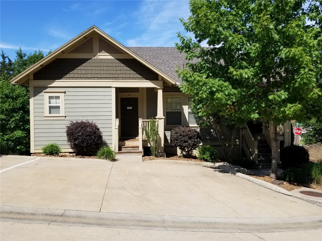 Nice town house in E Fayetteville. Home features. 2 Bedroom, 2 Bathroom all appliances, granite countertops, nice finishes, new LVP in living room & carpet in bedrooms. Hurry this won't last long.