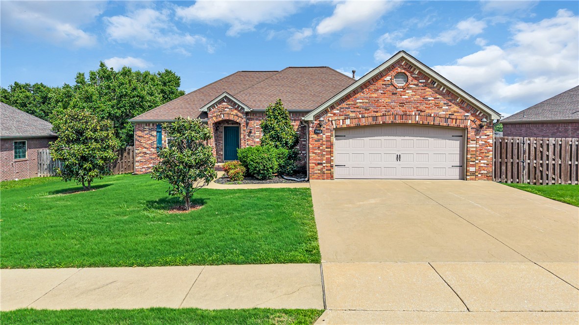 Welcome to 760 Sienna Drive in Centerton's sought-after Sienna at Cooper's Farm community — just minutes from Walmart's global Home Office and vibrant Bentonville! This spotless, move-in-ready 3-bedroom, 2-bath brick home offers 1,620 square feet of single-level living with gorgeous hardwood floors throughout. You'll love the soaring cathedral ceilings, cozy gas fireplace, and smart split floor plan that gives everyone their own space. The eat-in kitchen features a glass cooktop and self-cleaning oven, while the spacious primary suite boasts a generous walk-in closet. Step outside to a private deck with a wood-fenced backyard — perfect for unwinding or entertaining. Community amenities include a pool, clubhouse, and exercise room, and you're zoned for top-rated Bentonville Schools with parks and hospitals just around the corner. Don't miss this one!