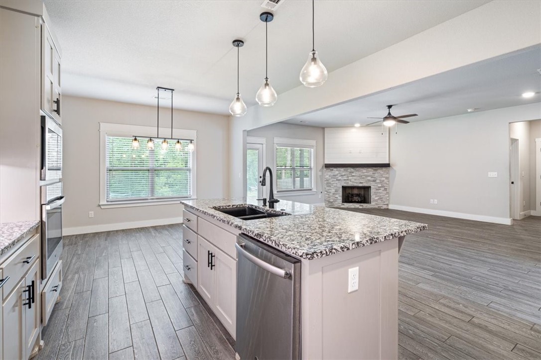 WILLOWBROOK FARMS SUB PH II-BENTONVILLE - Residential Lease
