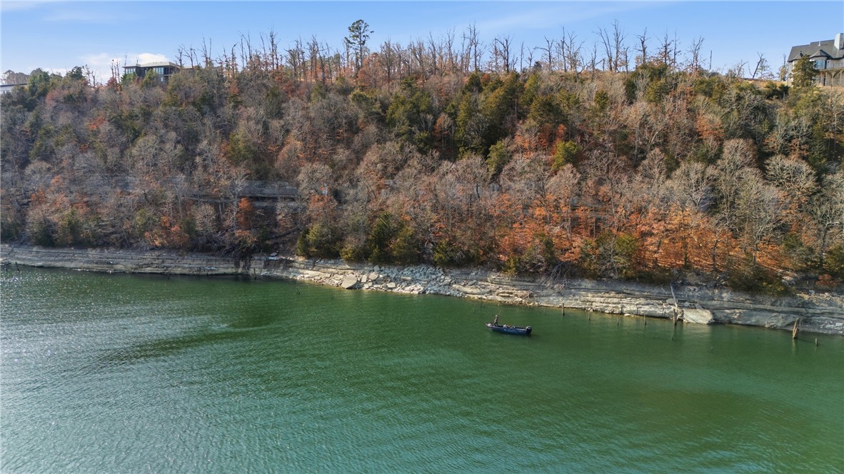 Escarpment Add Ruban - Land