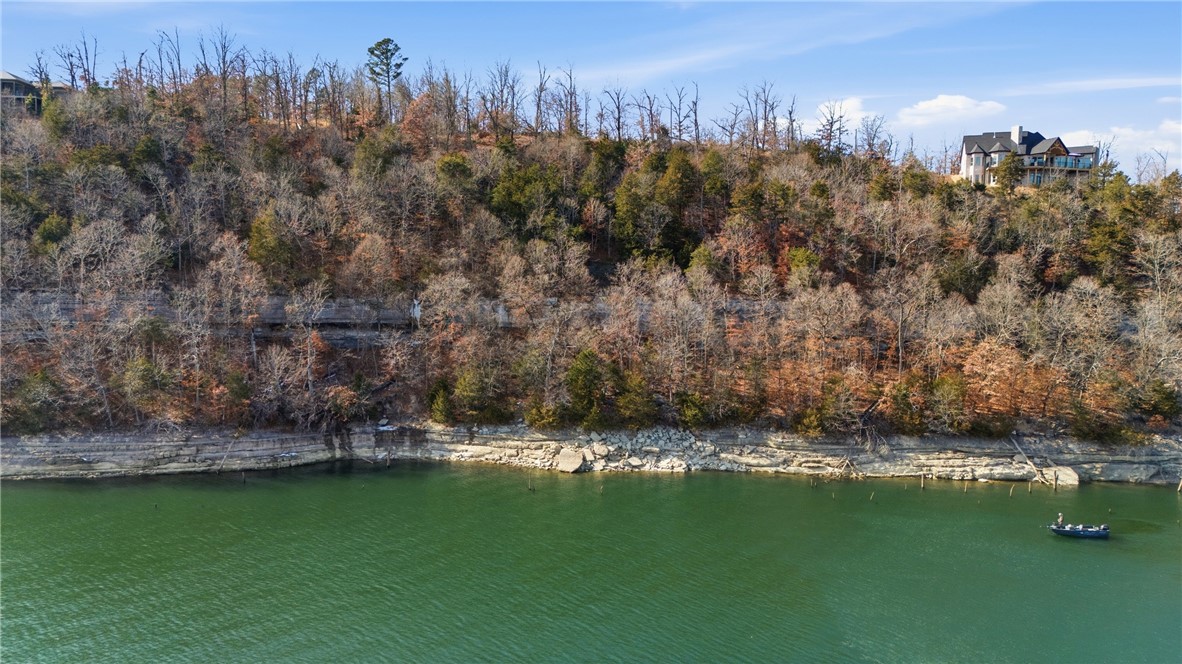 Escarpment Add Ruban - Land