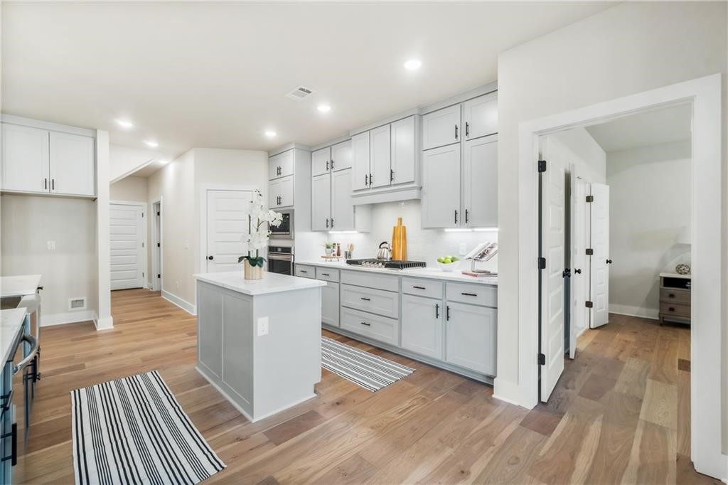 JENNA ESTATES-GRAVETTE - Residential