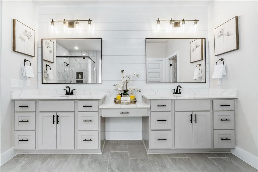 JENNA ESTATES-GRAVETTE - Residential
