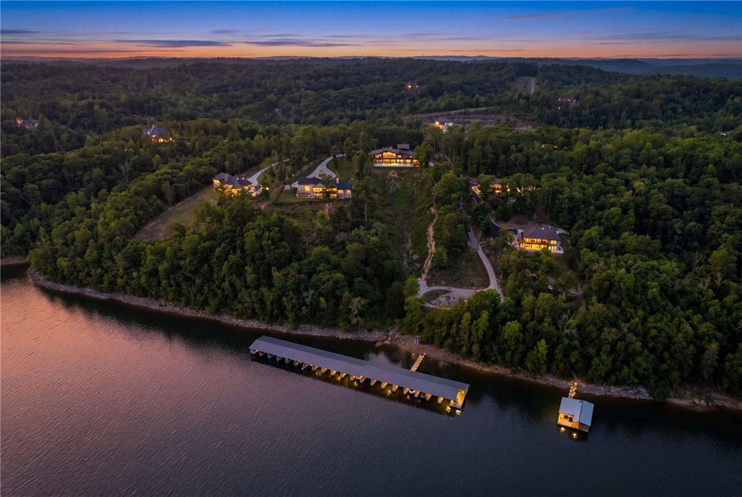 Hawks Landing On Beaver Lake Rurban - Residential