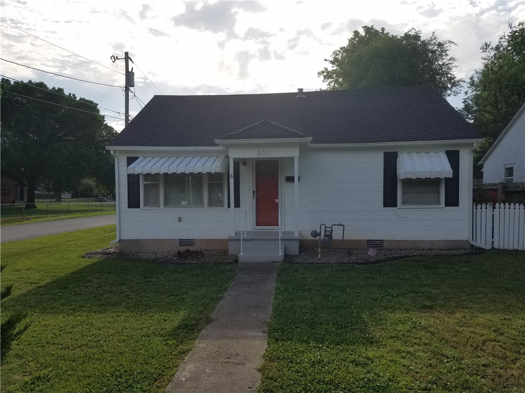 2 bedroom/ 1 bath home located south of the library and Memorial Park/ Splash pad.  $775 per month and $775 deposit.  corner lot with a garage.  central heat and air.