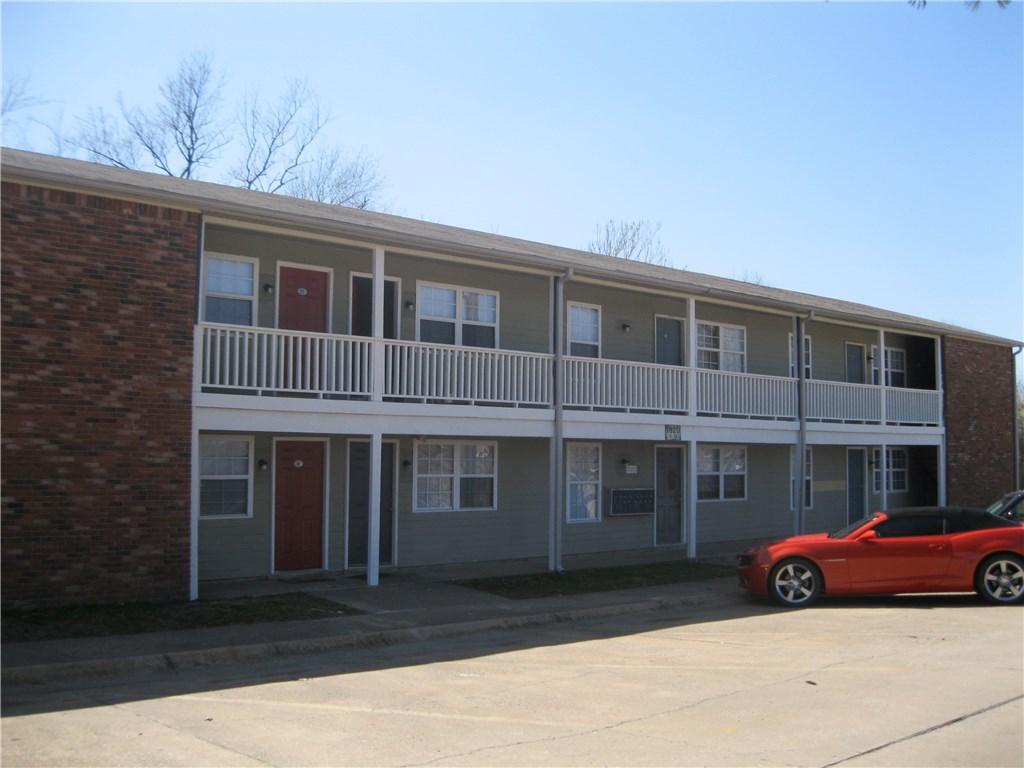 Newly remodeled 2 bedroom, 1 bath apartment near John Brown University. On site laundry facilities. This is an upper level apartment.