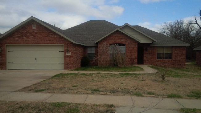 All brick 4br/2.5ba home with 2-car garage in west Fayetteville. Jetted tub & separate shower in master bath, fireplace, 2 living areas, eat in kitchen, formal dining, covered back patio.