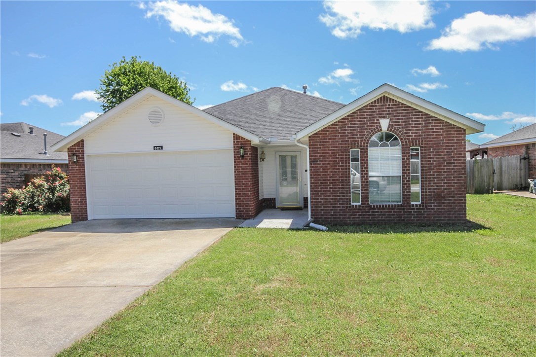Very nice, freshly painted, ready to move into 3 bedroom 2 bath home in Centerton. Home features: eat-in-kitchen, fireplace, split bedroom plan, wood floors, fenced yard with large storage building! Wont last long