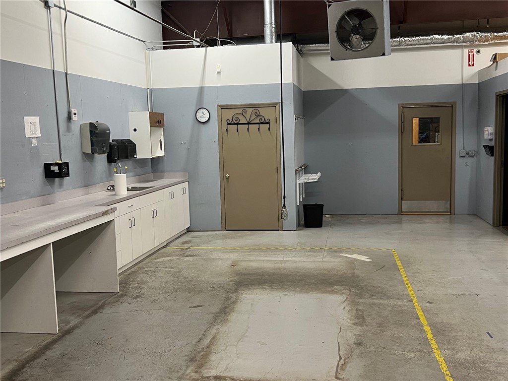 Bassett Place North Ph I Springdale - Commercial Lease