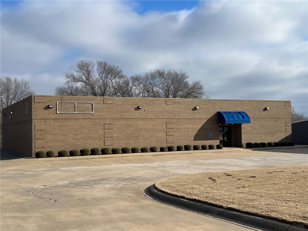 Bassett Place North Ph I Springdale - Commercial Lease