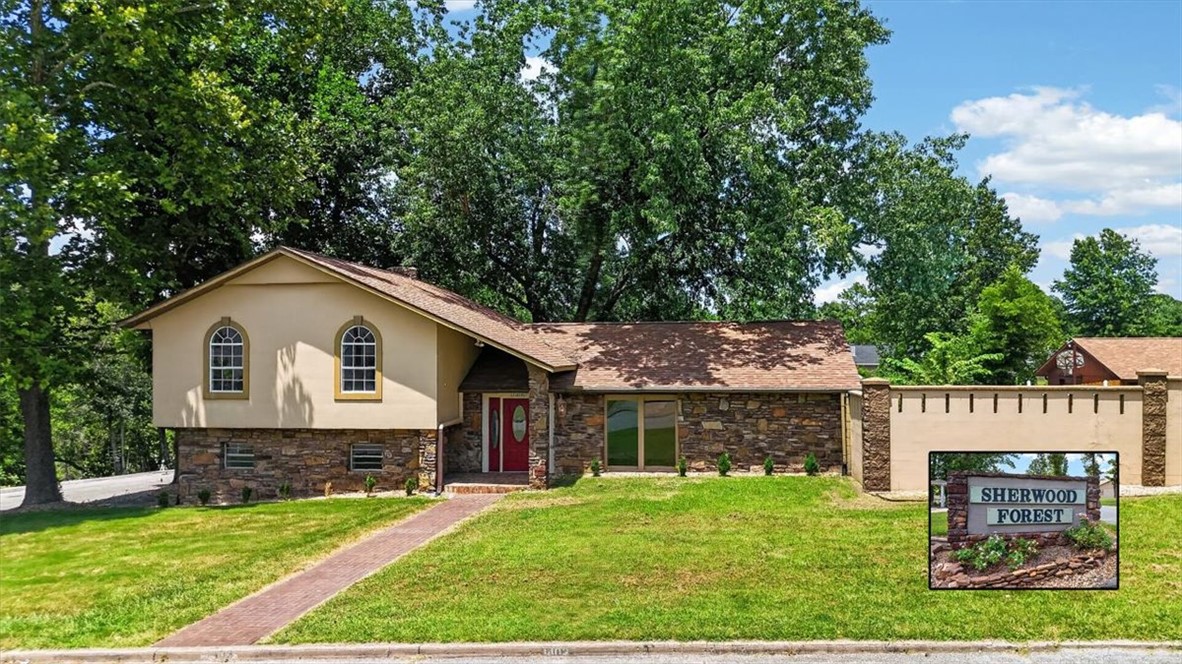 Exceptional opportunity in the heart of Bentonville! Located in the desirable Robin Haven Addition, this 3-bedroom, 2 full bath, 1 half bath home offers an unbeatable location just minutes from Downtown Bentonville, the Bentonville Square, Coler Mountain Bike Preserve, the Razorback Greenway, coffee shops, parks, and more. Situated in the highly acclaimed Bentonville School District, this property is surrounded by some of Northwest Arkansas' most sought-after amenities while offering the chance to create a home that reflects your own style and vision. If you've been looking for a home in one of Bentonville's most desirable areas, this is an opportunity you won't want to miss.