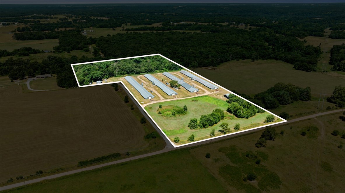 Great SIMMONS starter farm - small bird for SWC and 6.5 flocks per year, 17 ac mol (small portion of timber), open 4- 40x400's with contract - no known updates, ready for a new grower. *** BIO SECURITY IN PLACE - DO NOT ENTER WITHOUT AN APPOINTMENT ***SEE ALSO MLS 1334995