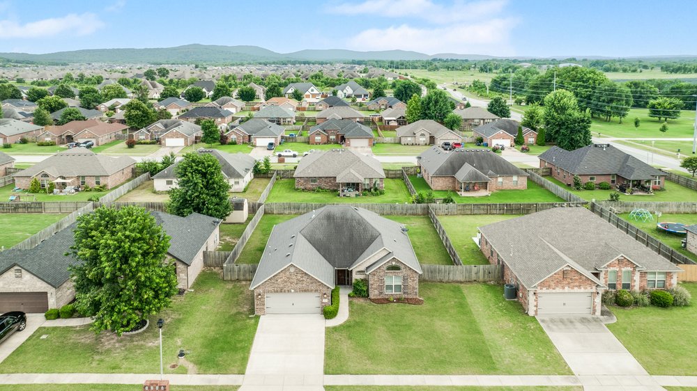 Welcome to your next home in the Ozarks. Move-in ready 3-bedroom, 2-bath home offering 1,850 sq ft of comfortable living space in a prime west Fayetteville location. Just minutes from scenic trails, top-rated schools, and the Boys & Girls Club, with the University of Arkansas campus only 15 minutes away. A wonderful opportunity for families, investors, or anyone wanting easy access to everything Fayetteville has to offer.