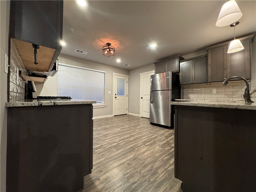 Foxbriar Phase I Rogers - Residential Lease