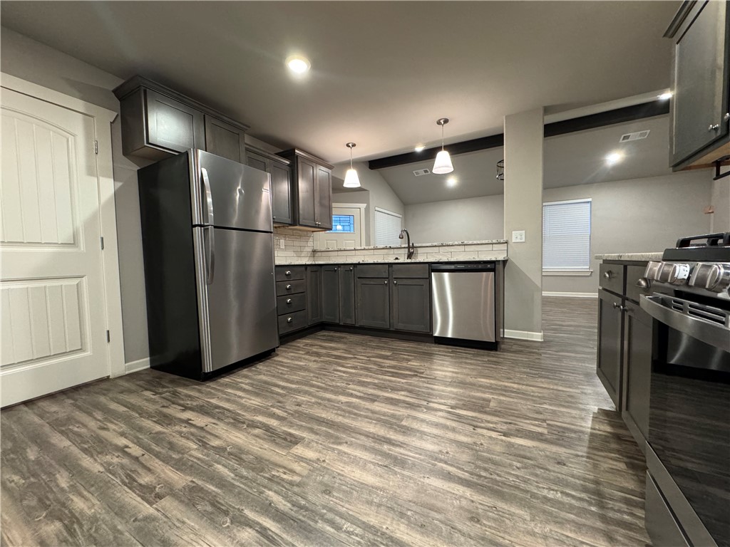 Foxbriar Phase I Rogers - Residential Lease