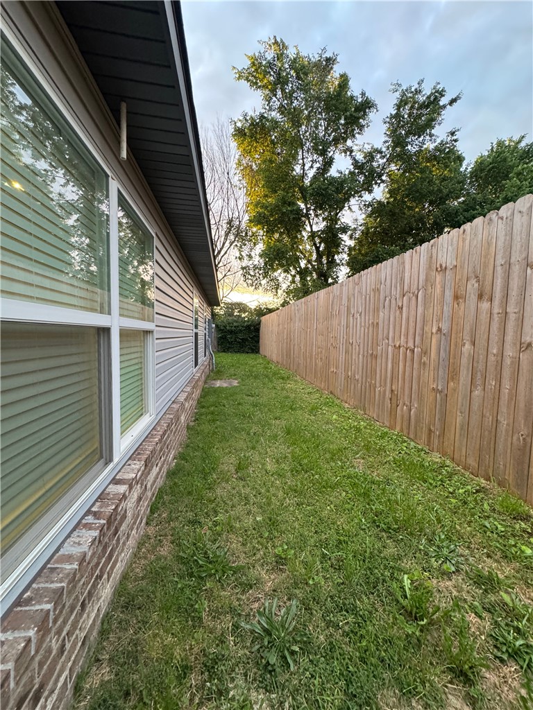 Foxbriar Phase I Rogers - Residential Lease