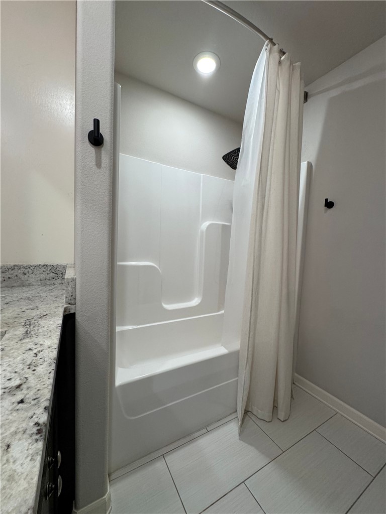 Foxbriar Phase I Rogers - Residential Lease