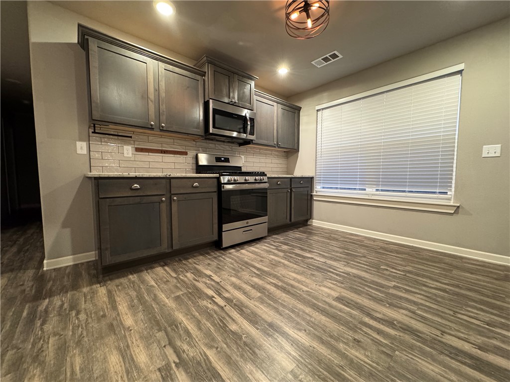 Foxbriar Phase I Rogers - Residential Lease