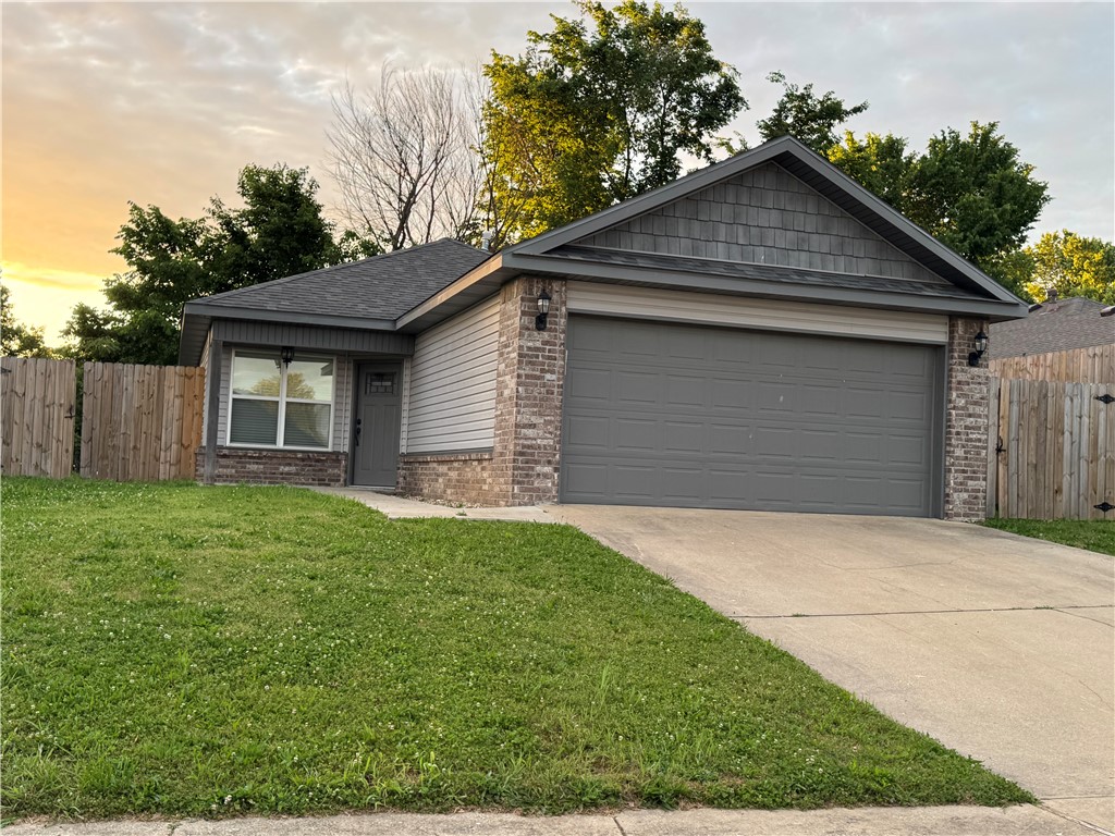 Foxbriar Phase I Rogers - Residential Lease