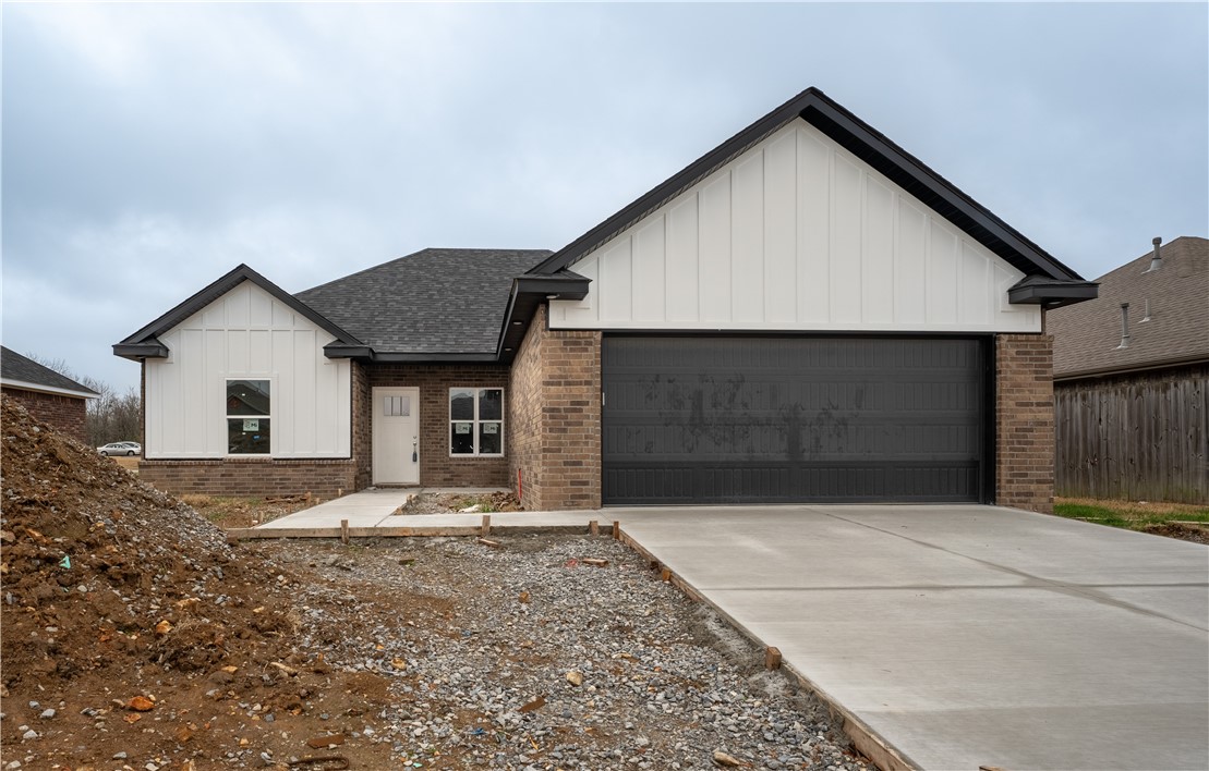Make this new construction your next home, ready by November 15, 2023. Beautiful granite counter tops, luxury vinyl plank, beautiful back splash in kitchen, spacious bedroom, you will love the kitchen! Crown Molding in main bedroom, with double vanity in main bedrooms bathroom. More photos coming soon.