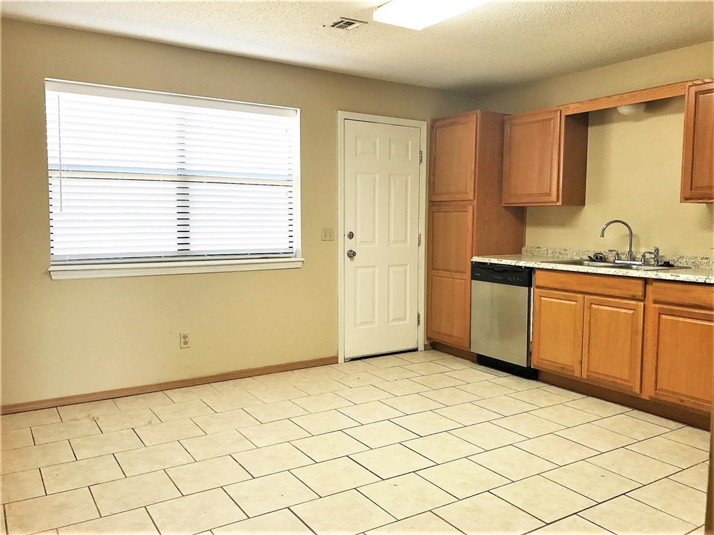 Oak Hill III Ph 1 Rogers - Residential Lease