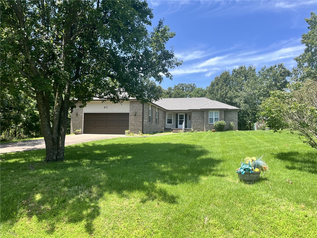 Look no further! This well-maintained home has a split bedroom plan, large living room with vaulted ceilings, gas log fireplace, sunroom, big deck, oversized 2 car garage, and landscaped yard. Primary bedroom has 2 closets leading into primary bathroom which has double vanities, whirlpool tub and walk-in shower. This home is located just 2 minutes from Brachwood Recreational facility with indoor swimming pool, exercise room, sauna, racquetball, pickleball and walking trails! Enjoy the peace & quiet of the Highland's area with access to Lake Loch Lomond, Highlands & Scottsdale golf courses and more. So much to love!