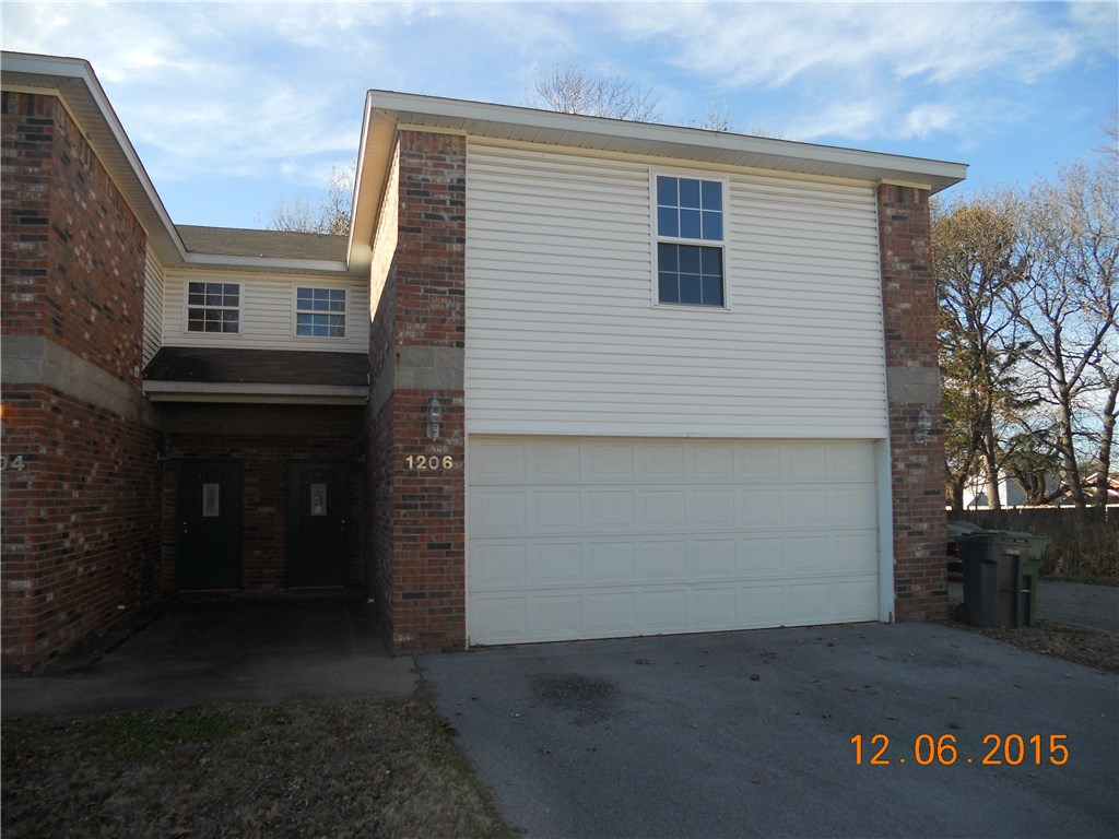 Big 3 BR, 2 1/2 bath, 2 car garage in great central Rogers location near schools and parks. Includes washer, dryer, refrigerator. Photos are of another unit; floorplan is the same, other details may vary.