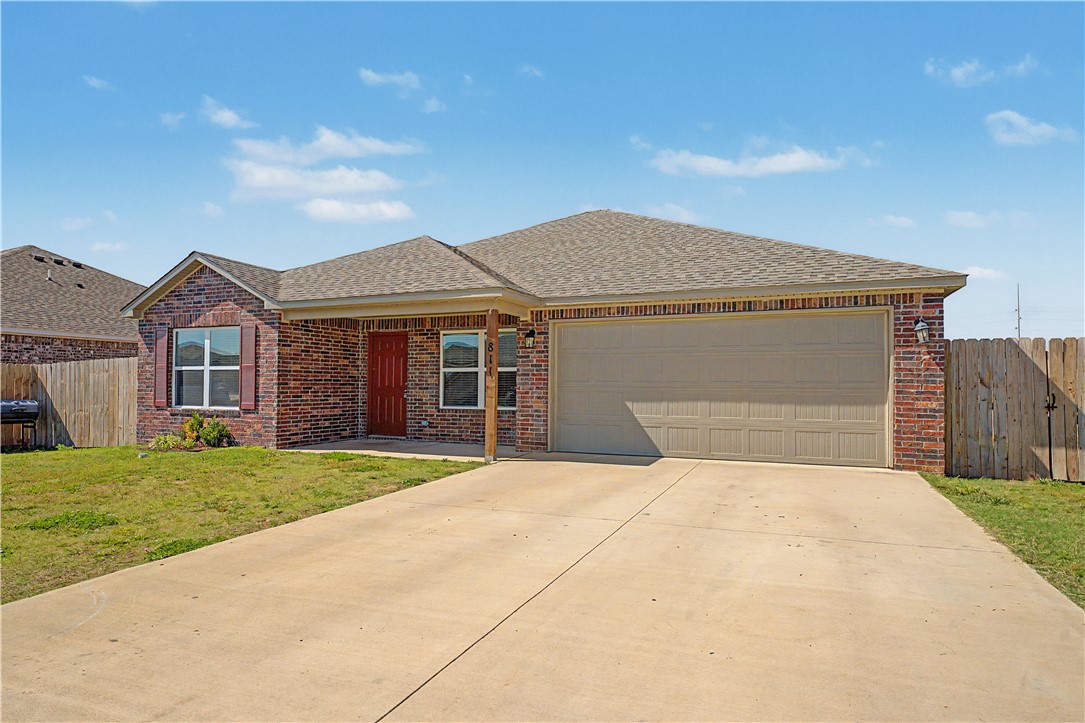 This Beautiful Siloam Springs home is a MUST SEE!! 4 bedrooms and 2 full baths with 1500 square feet of living space! Some of the features include neutral color paint throughout, Wall to wall luxury wood vinyl flooring, stainless steel appliances, hard surface countertops and lots of storage. The primary bedroom features an en suite bathroom with a walk-in closet. This home is ready for a new family to call home. Schedule a showing soon!
