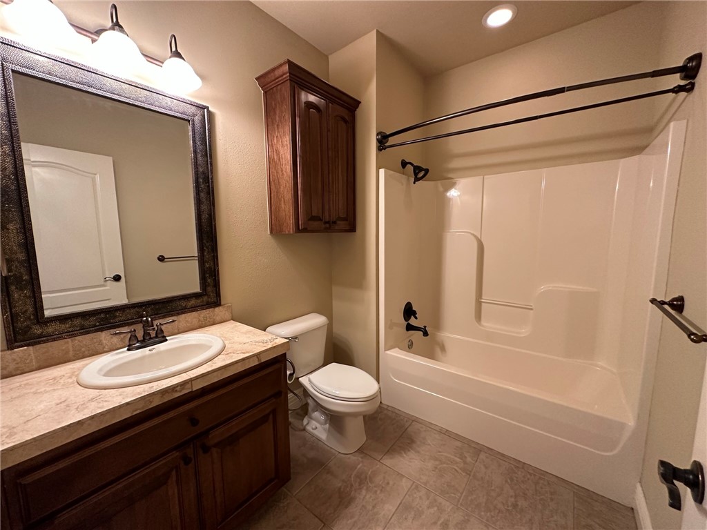 Oaklawn Place - Residential Lease