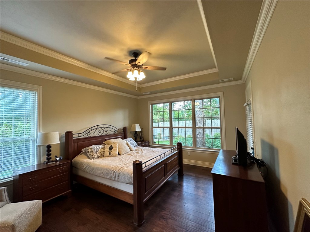 Oaklawn Place - Residential Lease