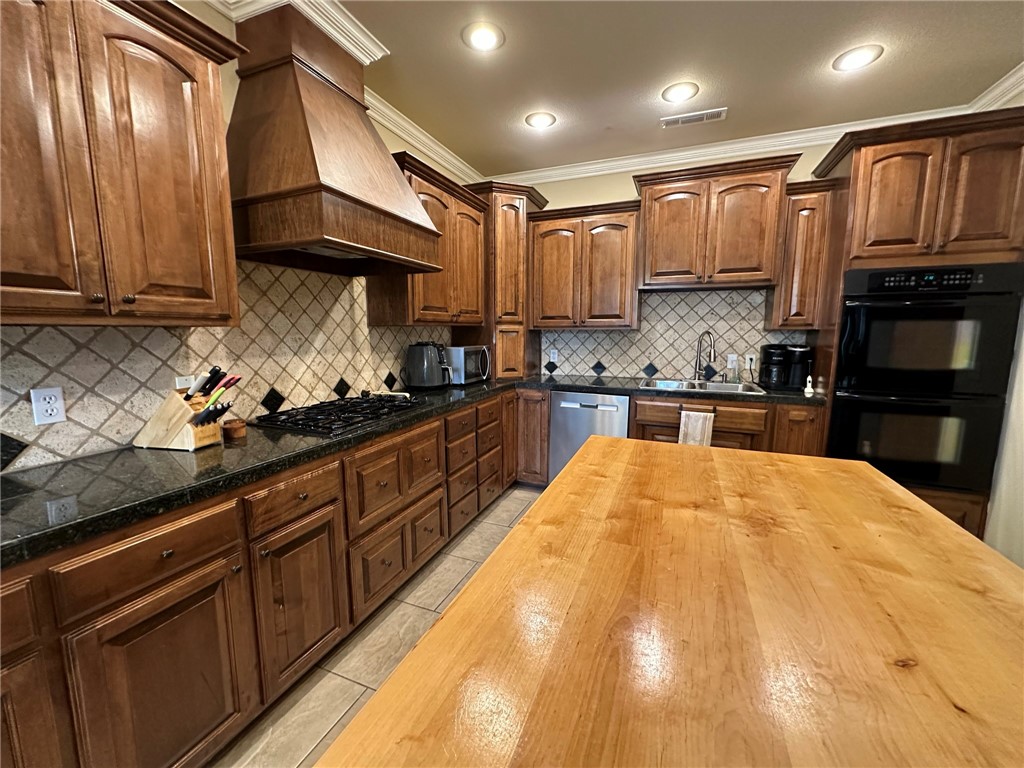 Oaklawn Place - Residential Lease
