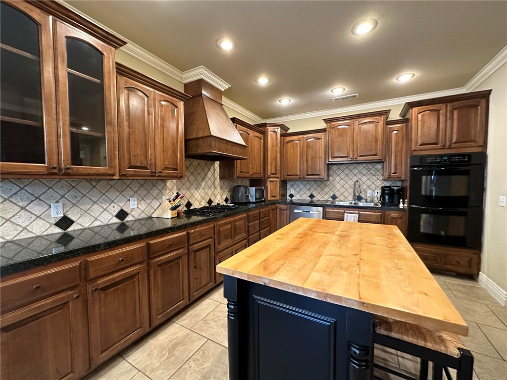 Oaklawn Place - Residential Lease