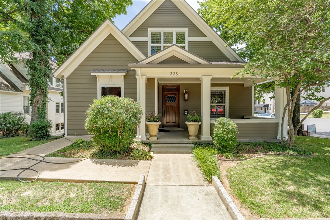 Very unique and rare opportunity to own custom rebuilt from the ground up professional office building with living quarters in the heart of one of the most desirable cities and historical districts in the entire country. Everything has been done at a very high level so you can move your business and possibly yourself right in! This is a must see to appreciate. Location Location Location!! Work, live, walk, bike, shop its all right here!