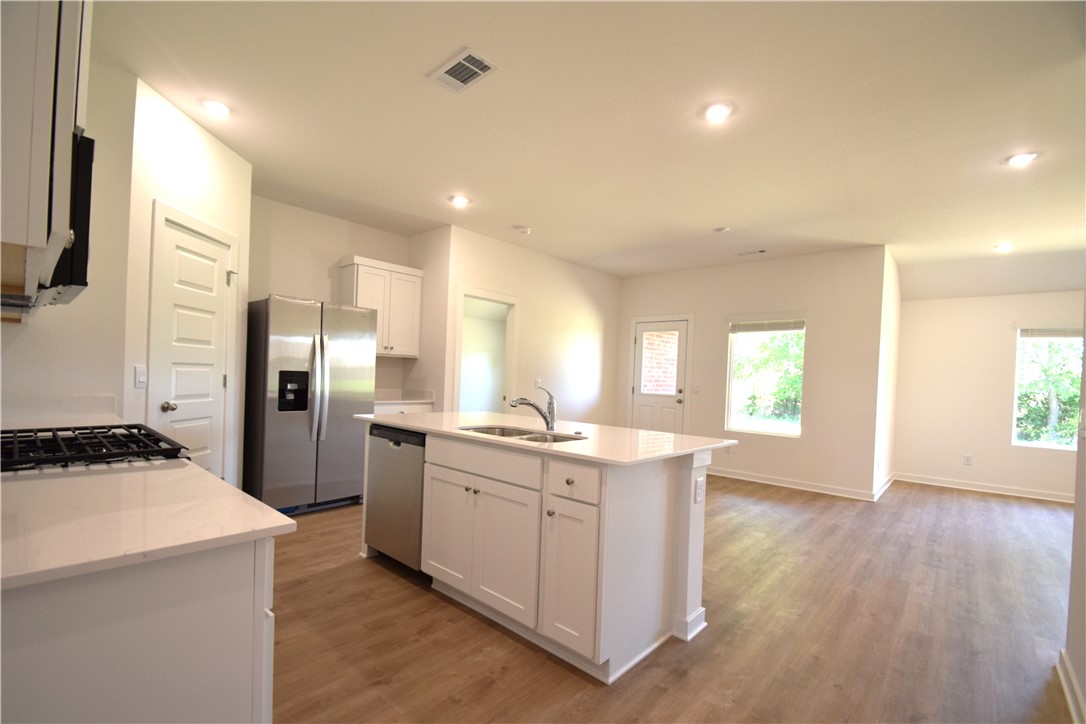 Wagon Wheel Crossing - Residential Lease
