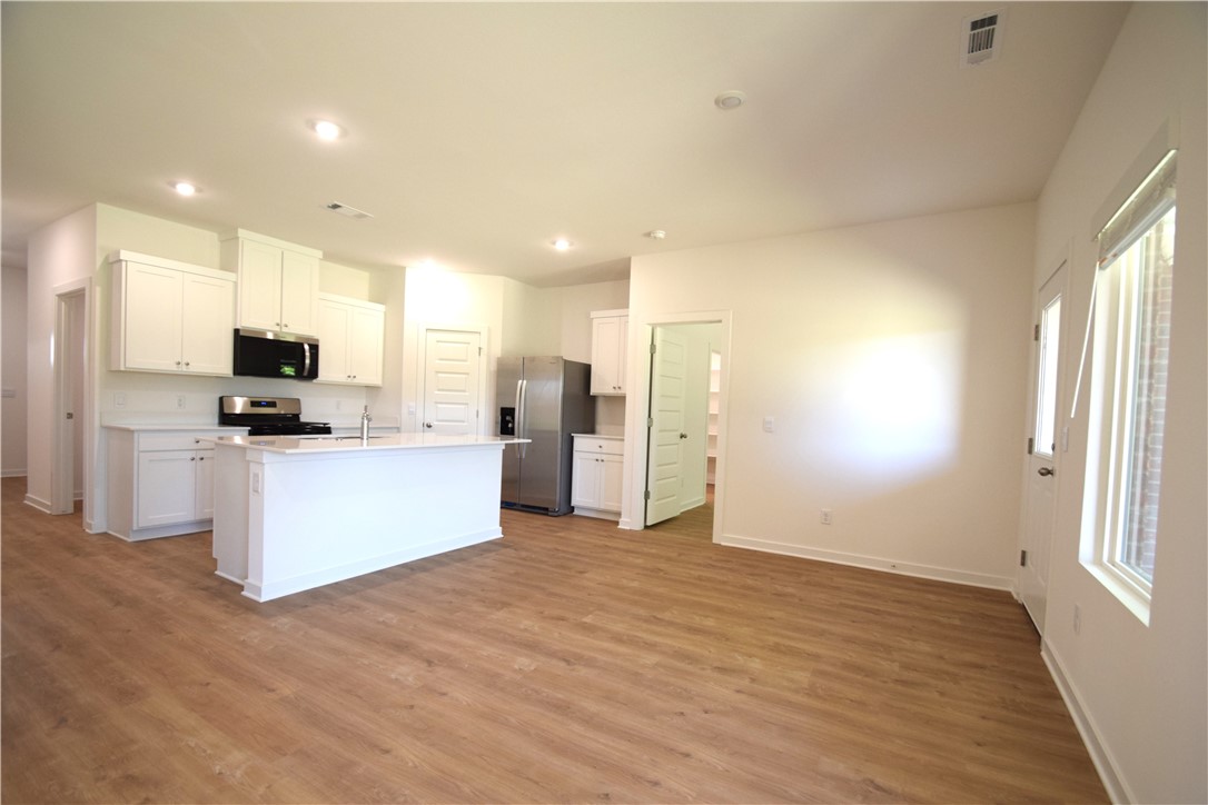 Wagon Wheel Crossing - Residential Lease