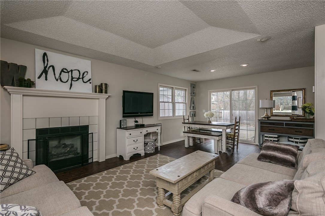 Newly remodeled! Close to the square and trails! 3 bed with 3 full baths. 2 car garage. Close to Walmart Home Office, Neighborhood Market, and everything Downtown Bentonville has to offer! Rent price includes Refrigerator, Washer, Dryer and lawn maintenance!