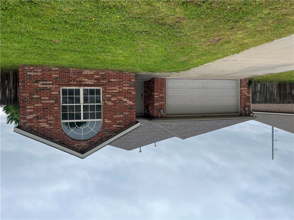 Great home with a fully fenced back yard in a desirable location in the Bentonville West school district.