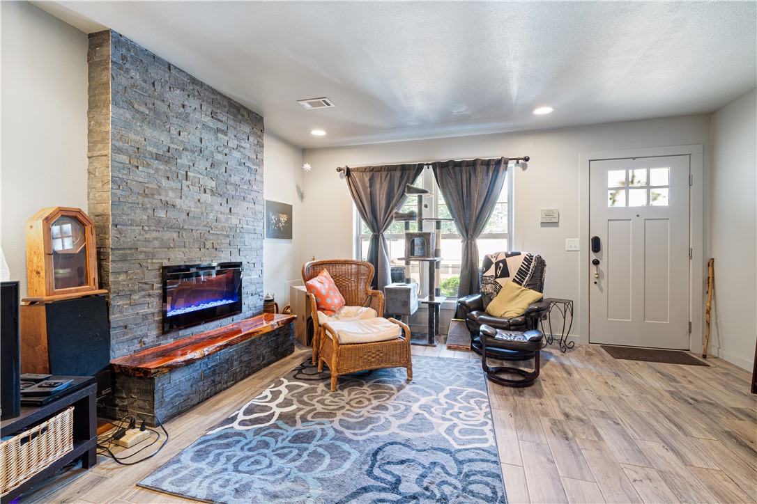 Townhouse Tct 3 A/K/A Drake Court Bvv - Residential
