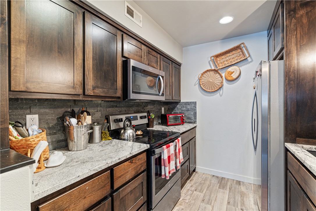 Townhouse Tct 3 A/K/A Drake Court Bvv - Residential