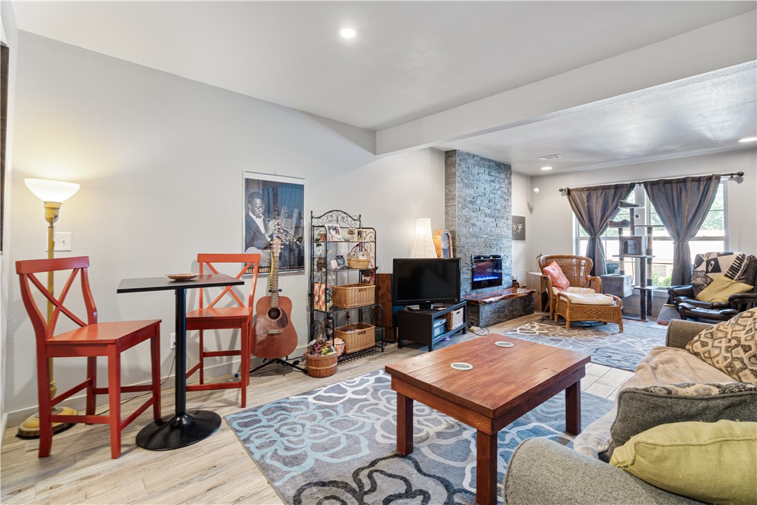 Townhouse Tct 3 A/K/A Drake Court Bvv - Residential